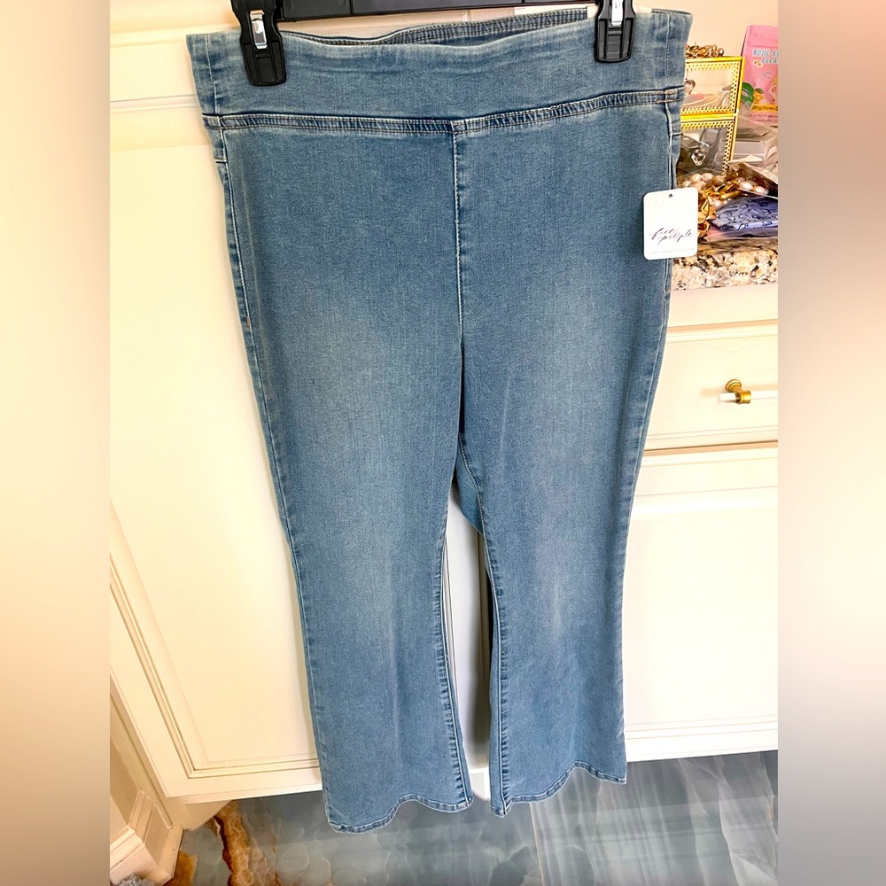 Free people Kismet vintage wash Jean with stretch elastic waist Size M